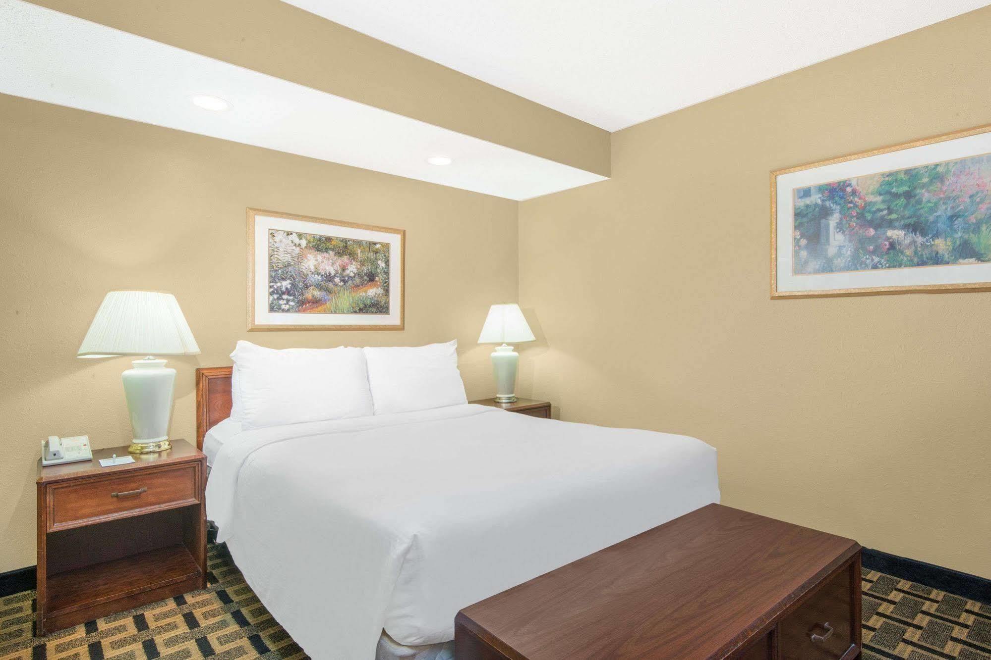 Hawthorn Extended Stay By Wyndham Wichita Exteriér fotografie